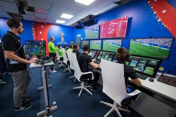 VAR là gì? Hướng dẫn đầy đủ về công nghệ trọng tài video