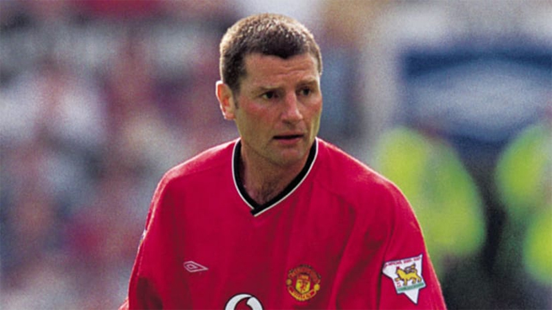 Hậu vệ trái Denis Irwin